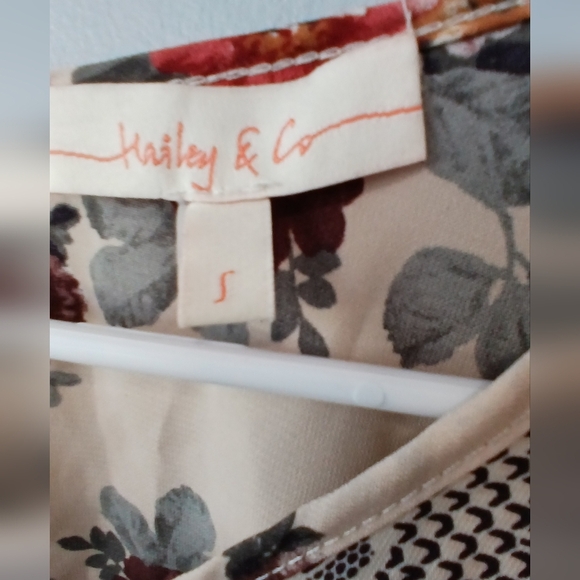 Hailey & Co Cream Floral Boho Festival Top Womens Size Small - Picture 5 of 7